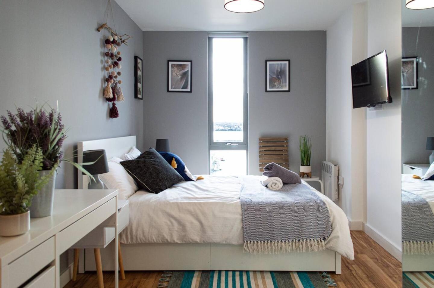 Stunning Mersey View Flat W Parking In ลิเวอร์พูล ภายนอก รูปภาพ