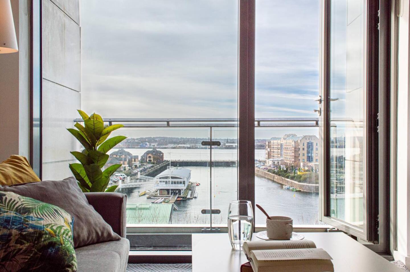 Stunning Mersey View Flat W Parking In ลิเวอร์พูล ภายนอก รูปภาพ